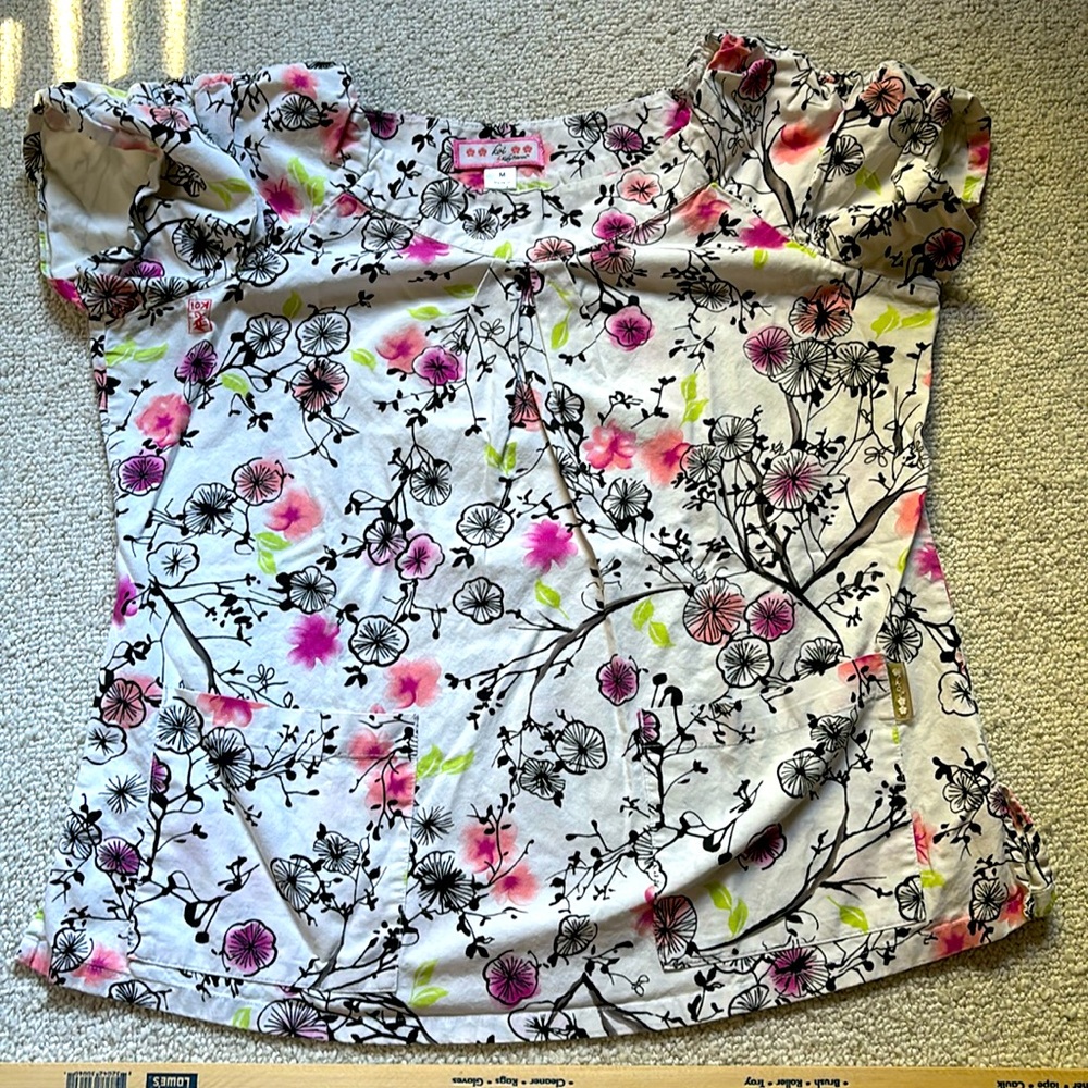 Koi Japanese rose scrub top medium